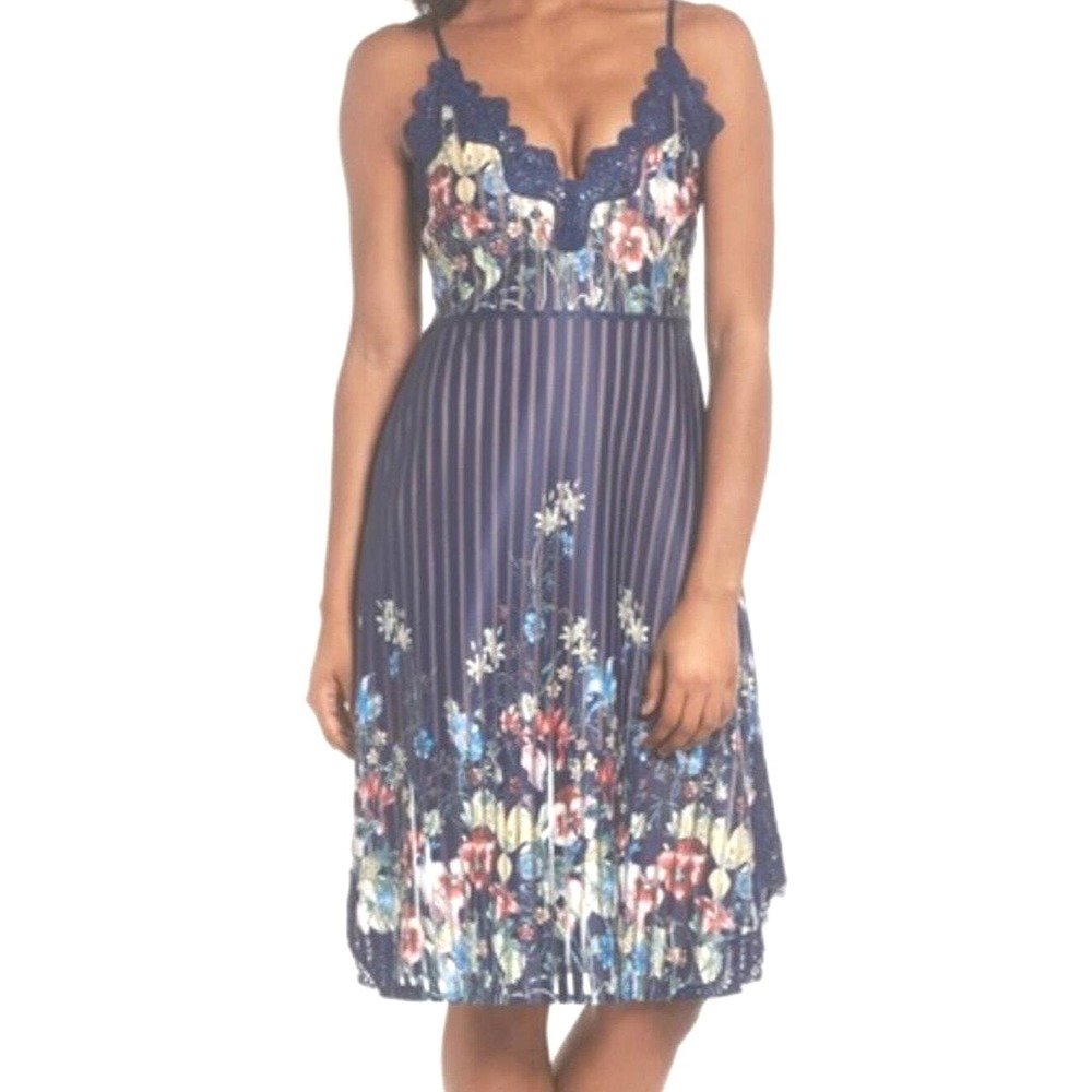 Foxiedox Floral Lace Trim Dress S Navy Blue Pleated‎ Fit & Flare Soft Girl